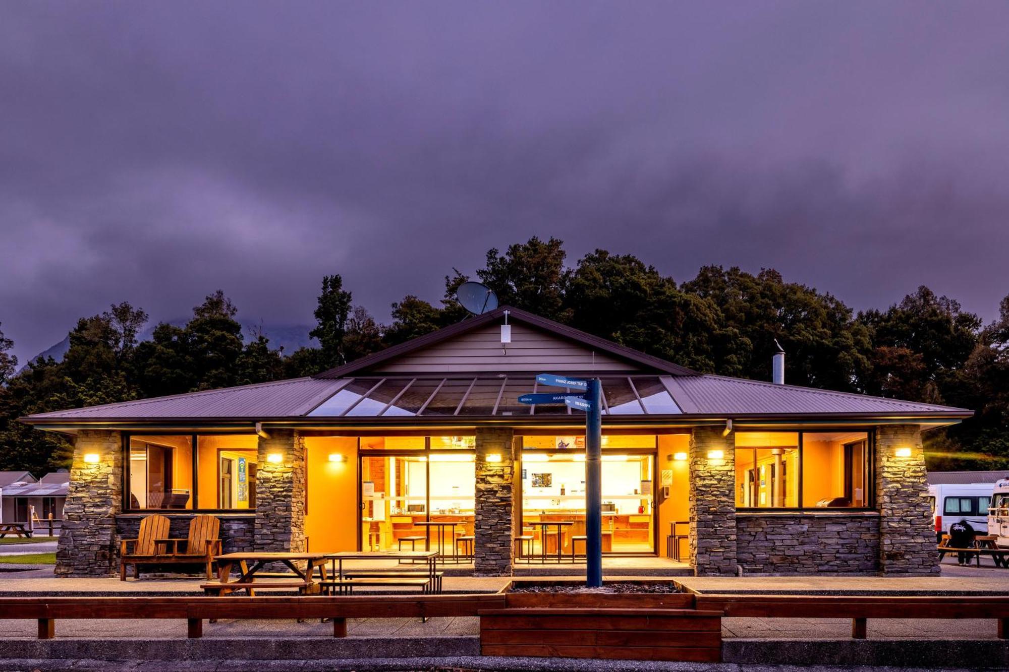 Fox Glacier Top 10 Holiday Park & Motels Esterno foto